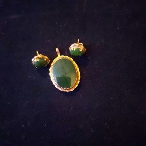 Emerald Pendant with matching earrings